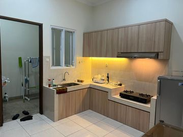 Disewakan Cepat Rumah 2 Lt, Bagus, Row 2 Mbl, Kopyor Kelapa Gading