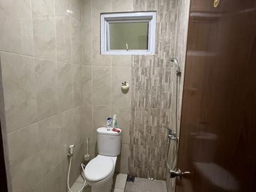 Disewakan Cepat Rumah 2 Lt, Bagus, Row 2 Mbl, Kopyor Kelapa Gading