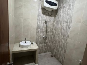 Disewakan Cepat Rumah 2 Lt, Bagus, Row 2 Mbl, Kopyor Kelapa Gading
