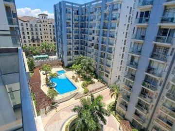 Two Bedroom unit w/ Parking at Palmtree Two Villas