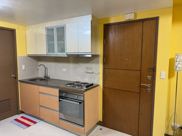 Two Bedroom unit w/ Parking at Palmtree Two Villas