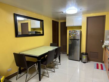 Two Bedroom unit w/ Parking at Palmtree Two Villas