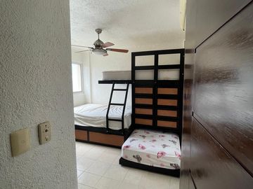 RENTA DEPARTAMENTO, CONDOMINIO SOBRE AVENIDA PRINCIPAL, 2 RECAMARAS Y ALBERCA ZONA DIAMANTE