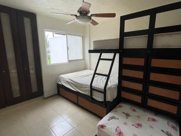 RENTA DEPARTAMENTO, CONDOMINIO SOBRE AVENIDA PRINCIPAL, 2 RECAMARAS Y ALBERCA ZONA DIAMANTE