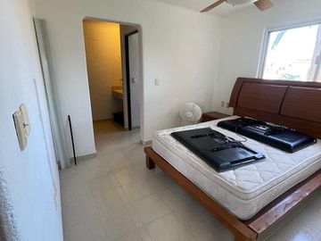 RENTA DEPARTAMENTO, CONDOMINIO SOBRE AVENIDA PRINCIPAL, 2 RECAMARAS Y ALBERCA ZONA DIAMANTE