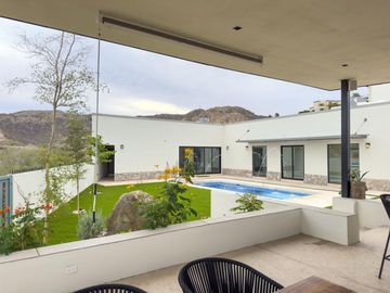 Casa en venta en Hacienda Residencial nueva de una planta