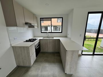 ESTRENE CASA EN EL CONJUNTO CERRADO EL RETIRO SECTOR LA FLORIDA, MANIZALES