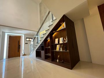 Semi-Furnished 4 Bedroom 2- storey House and Lot For Sale in Las Piñas City