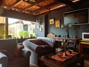 Vendo  Dúplex,277 m2, US$230,000, 3 hab, 3 baños, terraza, piscina, Surco