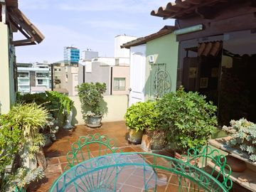 Vendo  Dúplex,277 m2, US$230,000, 3 hab, 3 baños, terraza, piscina, Surco