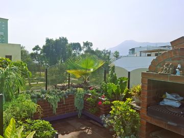 Vendo  Dúplex,277 m2, US$230,000, 3 hab, 3 baños, terraza, piscina, Surco