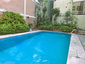 Vendo  Dúplex,277 m2, US$230,000, 3 hab, 3 baños, terraza, piscina, Surco