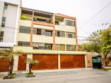 Vendo  Dúplex,277 m2, US$230,000, 3 hab, 3 baños, terraza, piscina, Surco