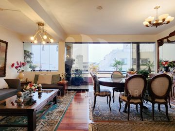 Vendo  Dúplex,277 m2, US$230,000, 3 hab, 3 baños, terraza, piscina, Surco