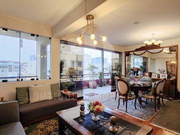 Vendo  Dúplex,277 m2, US$230,000, 3 hab, 3 baños, terraza, piscina, Surco