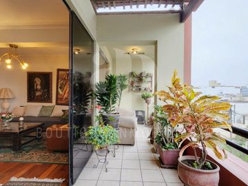 Vendo  Dúplex,277 m2, US$230,000, 3 hab, 3 baños, terraza, piscina, Surco