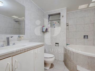 Vendo  Dúplex,277 m2, US$230,000, 3 hab, 3 baños, terraza, piscina, Surco