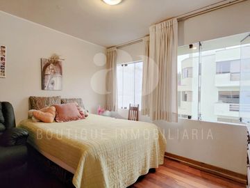 Vendo  Dúplex,277 m2, US$230,000, 3 hab, 3 baños, terraza, piscina, Surco