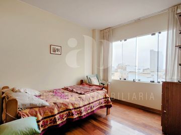 Vendo  Dúplex,277 m2, US$230,000, 3 hab, 3 baños, terraza, piscina, Surco