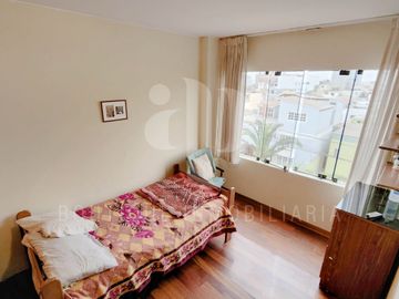 Vendo  Dúplex,277 m2, US$230,000, 3 hab, 3 baños, terraza, piscina, Surco