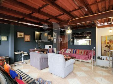 Vendo  Dúplex,277 m2, US$230,000, 3 hab, 3 baños, terraza, piscina, Surco