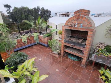 Vendo  Dúplex,277 m2, US$230,000, 3 hab, 3 baños, terraza, piscina, Surco
