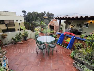 Vendo  Dúplex,277 m2, US$230,000, 3 hab, 3 baños, terraza, piscina, Surco