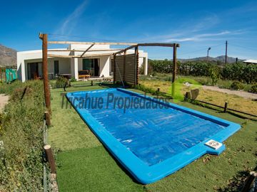 Venta de Parcela con hermosa casa estilo mediterráneo y piscina. Vicuña, Valle del Elqui. $210 millones