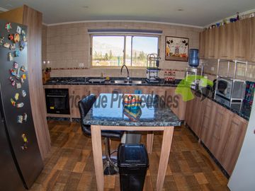 Venta de Parcela con hermosa casa estilo mediterráneo y piscina. Vicuña, Valle del Elqui. $210 millones