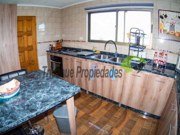 Venta de Parcela con hermosa casa estilo mediterráneo y piscina. Vicuña, Valle del Elqui. $210 millones
