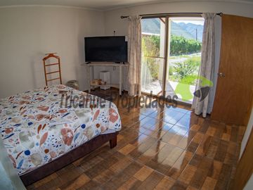 Venta de Parcela con hermosa casa estilo mediterráneo y piscina. Vicuña, Valle del Elqui. $210 millones