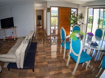Venta de Parcela con hermosa casa estilo mediterráneo y piscina. Vicuña, Valle del Elqui. $210 millones