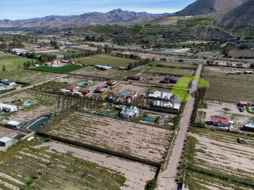 Venta de Parcela con hermosa casa estilo mediterráneo y piscina. Vicuña, Valle del Elqui. $210 millones