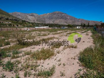 Venta de Parcela con hermosa casa estilo mediterráneo y piscina. Vicuña, Valle del Elqui. $210 millones
