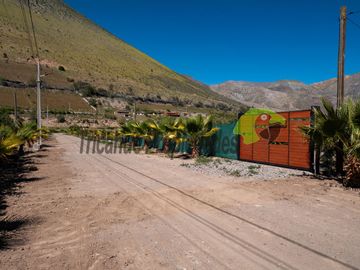Venta de Parcela con hermosa casa estilo mediterráneo y piscina. Vicuña, Valle del Elqui. $210 millones