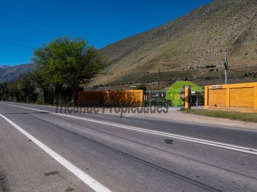 Venta de Parcela con hermosa casa estilo mediterráneo y piscina. Vicuña, Valle del Elqui. $210 millones