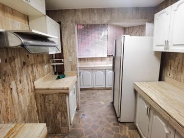 VENDO LINDO DEPARTAMENTO 150 M2 CON 3 HABITACIONES, UBICADO EN LA AVENIDA LAS PALMERAS, CAMACHO - LA MOLINA (FRENTE AL COLEGIO ROOSEVELT).