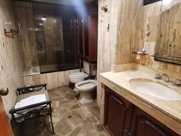 VENDO LINDO DEPARTAMENTO 150 M2 CON 3 HABITACIONES, UBICADO EN LA AVENIDA LAS PALMERAS, CAMACHO - LA MOLINA (FRENTE AL COLEGIO ROOSEVELT).