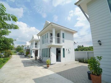Resort for sale Resort business still in operation Good atmosphere near tourist attractions Khao Chee Chan area, Pattaya