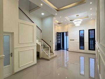 Rumah Baru Mewah Minimalis 2 lantai Di Ketintang Dekat Kampus UNESA