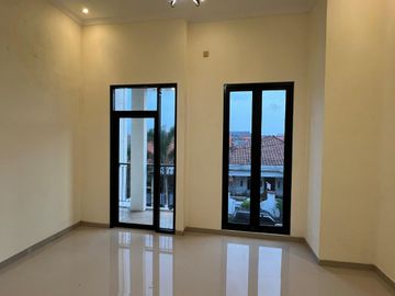 Rumah Baru Mewah Minimalis 2 lantai Di Ketintang Dekat Kampus UNESA