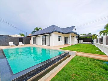 Move-In Ready! Luxury 4-Bedroom Detached House for Sale in Pattaya