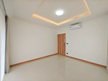Move-In Ready! Luxury 4-Bedroom Detached House for Sale in Pattaya