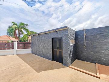 Move-In Ready! Luxury 4-Bedroom Detached House for Sale in Pattaya