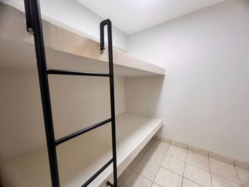 Bello dpto en venta Chacarilla frente a parque