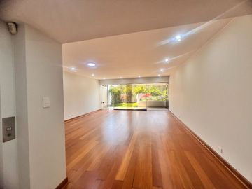 Bello dpto en venta Chacarilla frente a parque