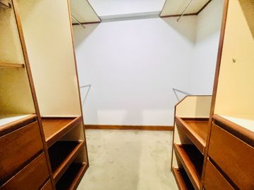 Bello dpto en venta Chacarilla frente a parque