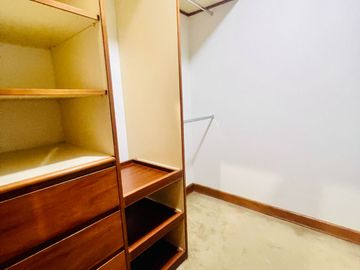 Bello dpto en venta Chacarilla frente a parque