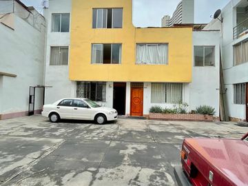 SE VENDE AMPLIA CASA 03 PISOS + AZOTEA -  ¡FRENTE AL CENTRO EMPRESARIAL! LINCE LIMITE CON SAN ISIDRO.