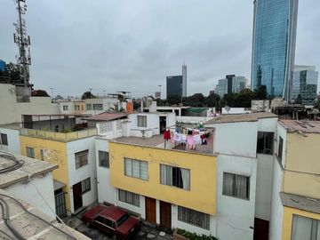 SE VENDE AMPLIA CASA 03 PISOS + AZOTEA -  ¡FRENTE AL CENTRO EMPRESARIAL! LINCE LIMITE CON SAN ISIDRO.